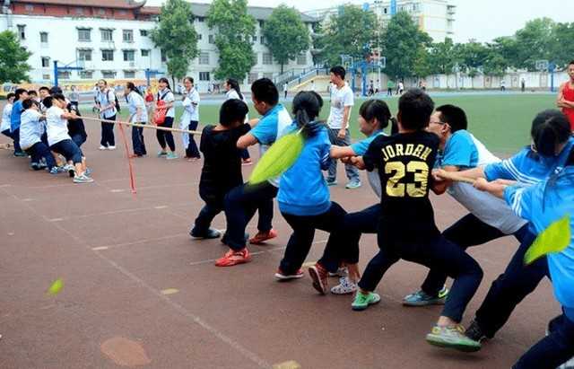 拔河最后一个人绑法图（拔河比赛队员该怎样排列）