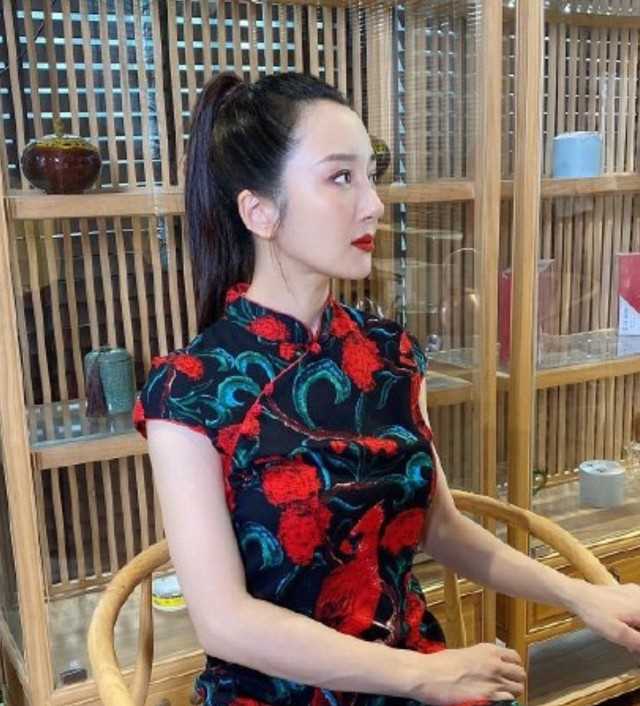 李依晓多大的照片（37岁李依晓很有女神范）