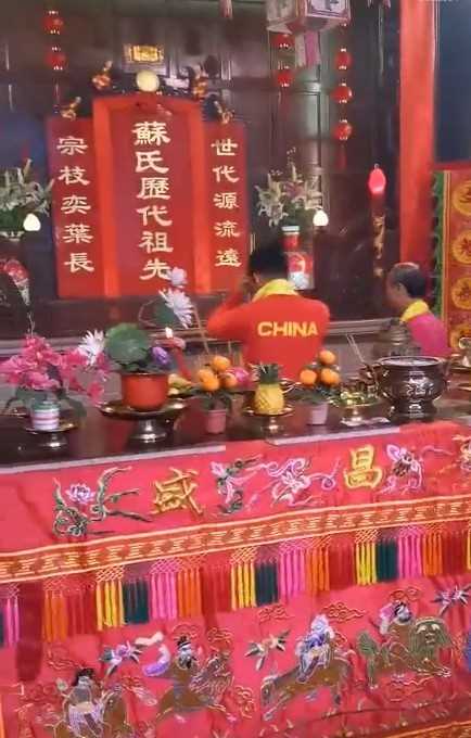 苏炳添是苏轼的后代（苏炳添携全运金牌回乡祭祖）