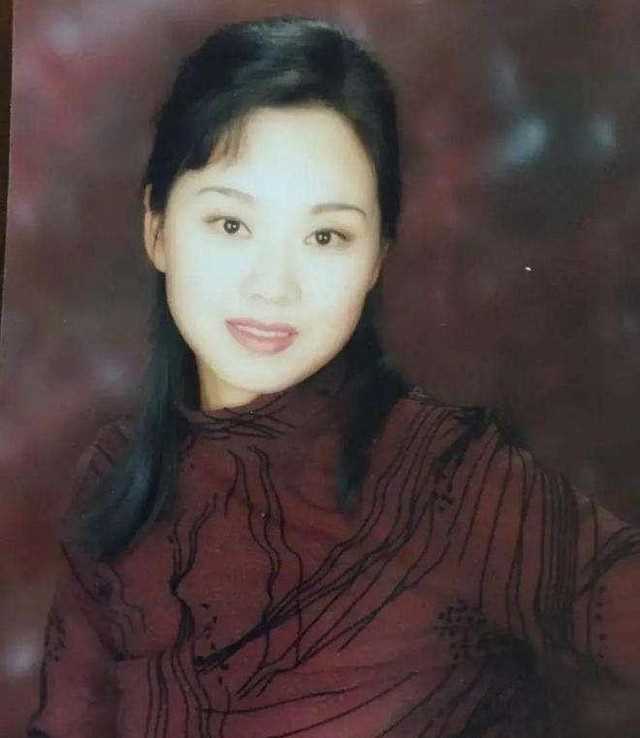 闫妮个人资料（离婚18年闫妮却至今未婚）