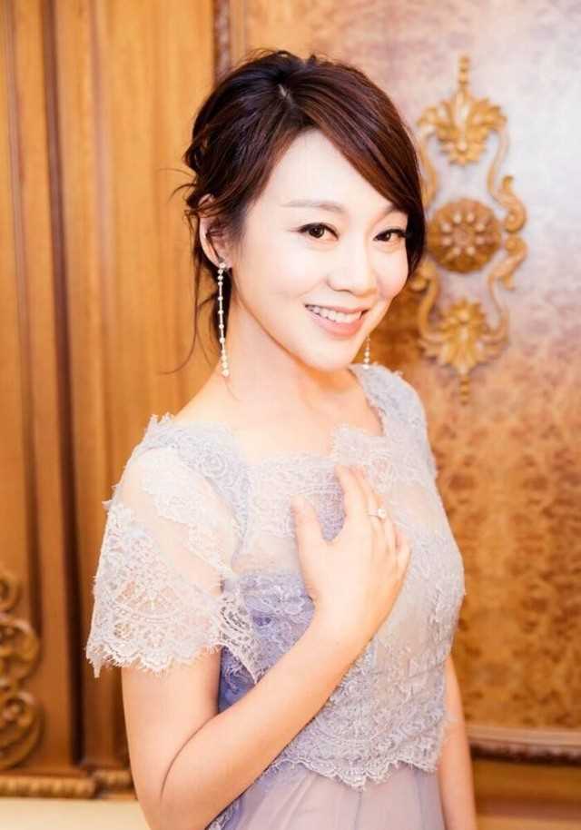 闫妮个人资料（离婚18年闫妮却至今未婚）