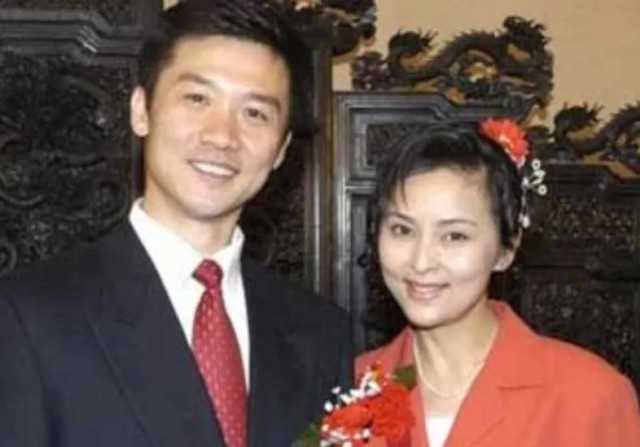 黄志忠个人资料简介（黄志忠婚后抛弃结婚13年妻子）