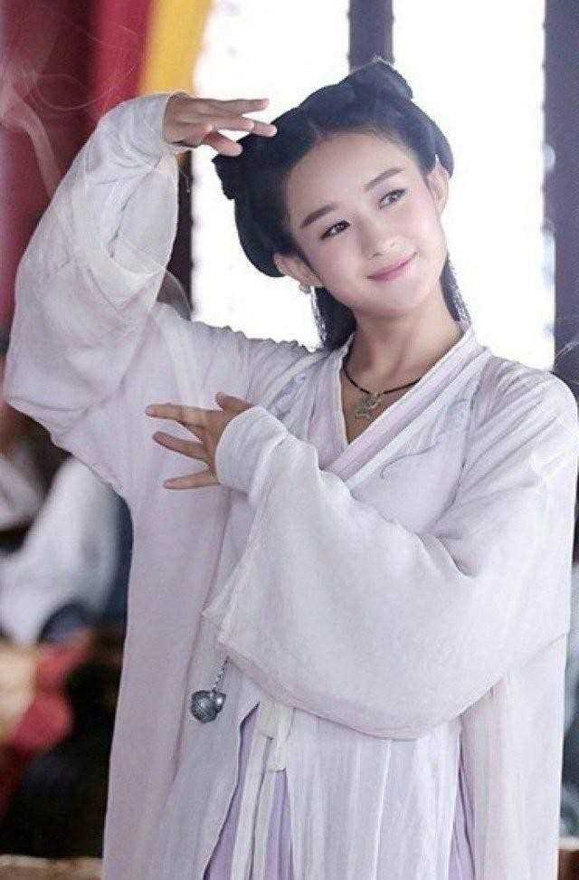 画壁牡丹电视剧（画壁古装白衣美人演牡丹）