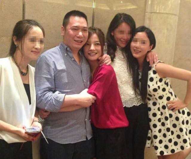 赵薇被曝和黄有龙离婚（赵薇离婚男方争女儿抚养权）