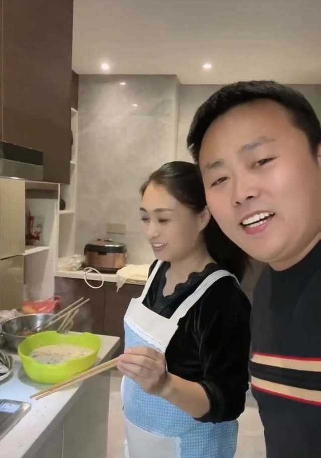 刘大成妻子酷似李玲玉（从农民到歌手的刘大成）