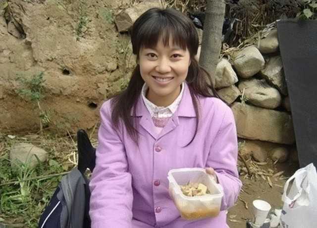 闫妮的个人资料（邹伟娶妻生子闫妮至今未婚）