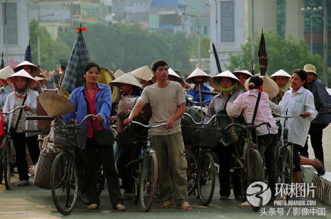 直击：中越边境，赶早“闯关”来中国的越南女人,直击：中越边境，赶早“闯关”来中国的越南女人