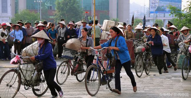 直击：中越边境，赶早“闯关”来中国的越南女人,直击：中越边境，赶早“闯关”来中国的越南女人