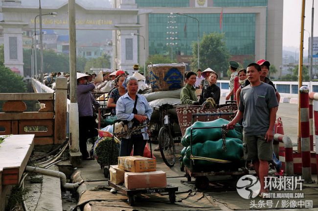 直击：中越边境，赶早“闯关”来中国的越南女人,直击：中越边境，赶早“闯关”来中国的越南女人