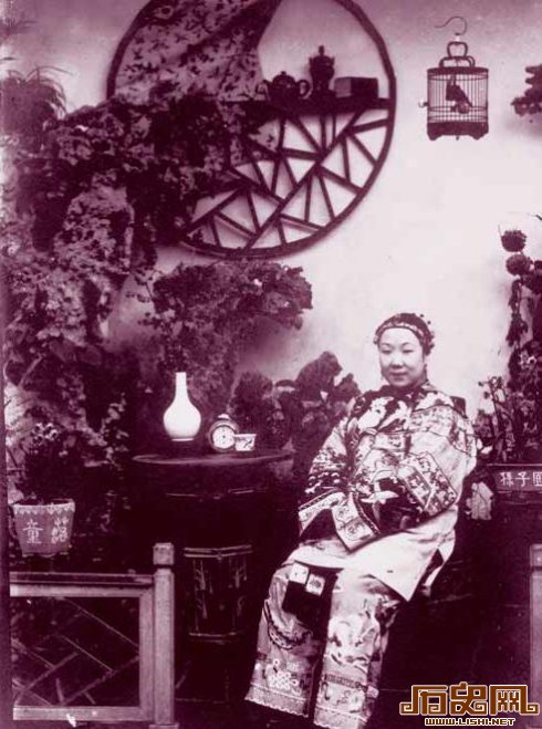 老外1912年拍摄上海女人