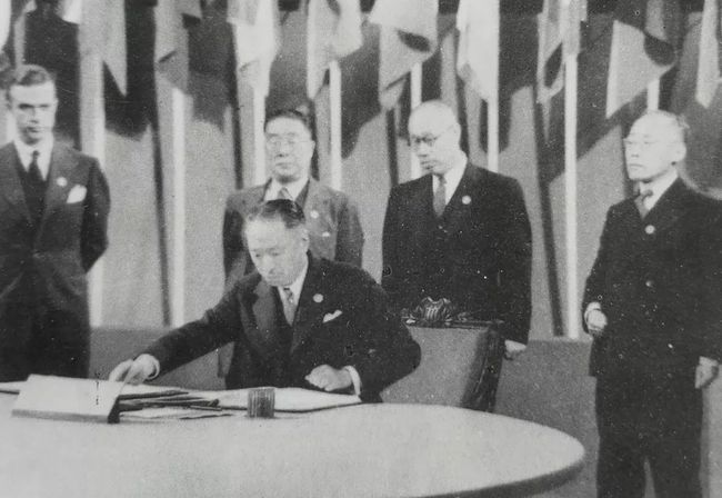 1942年的《联合国家宣言》和1945年成立的联合国有何关系