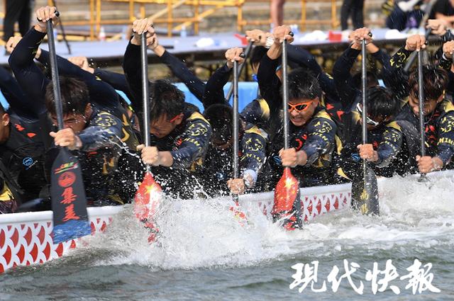 赛龙舟习俗解说 传统民俗上演新式玩法(2)