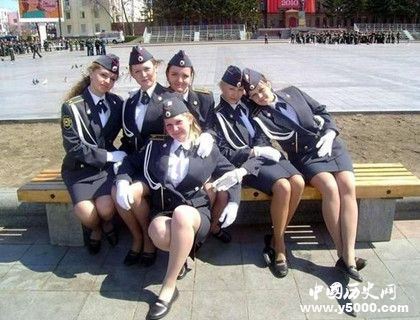 为什么苏联女兵穿裙子_为什么苏联女兵打仗只许穿裙子_苏联女兵打仗为什么穿裙子_中国历史网