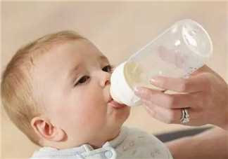 宝宝感冒发烧时应该如何吃 孩子发烧应该还可以吃母