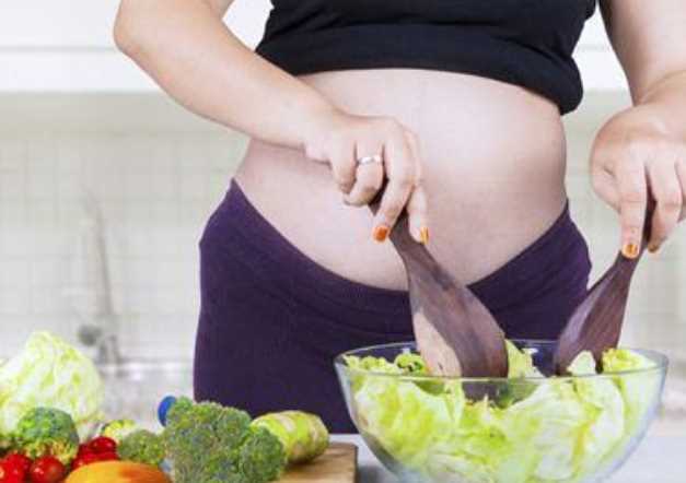 孕妇吃什么蔬菜最补水2018 孕妇缺水对胎儿的影响