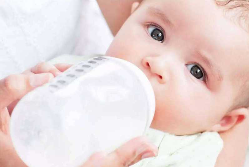 母乳和配方奶能混在一起喂宝宝吗 怎样判断是否真的是母乳不足