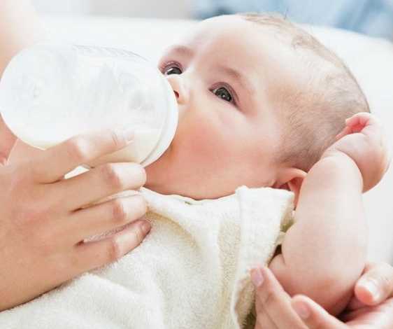 宝宝牛奶蛋白过敏怎么母乳喂