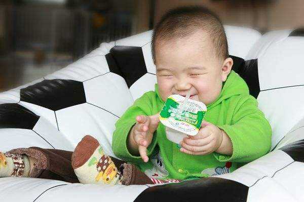 宝宝多大可以喝酸奶 宝宝喝酸奶需要注意什么