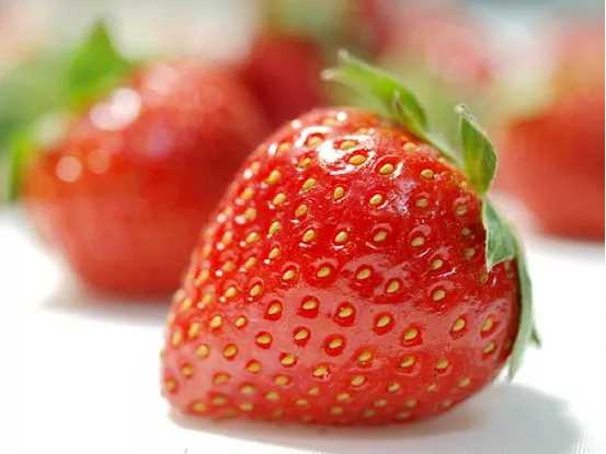 孕妇吃草莓有什么好处 孕妇吃草莓的注意事项