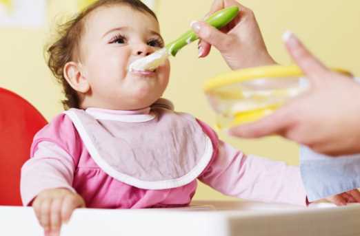 八个月大宝宝一顿辅食吃多少 8个月宝宝的辅食量
