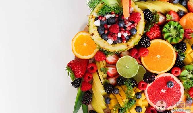 吃水果和喝果汁哪种更有利于营养吸收 吃水果和喝果汁有什么好处和坏处