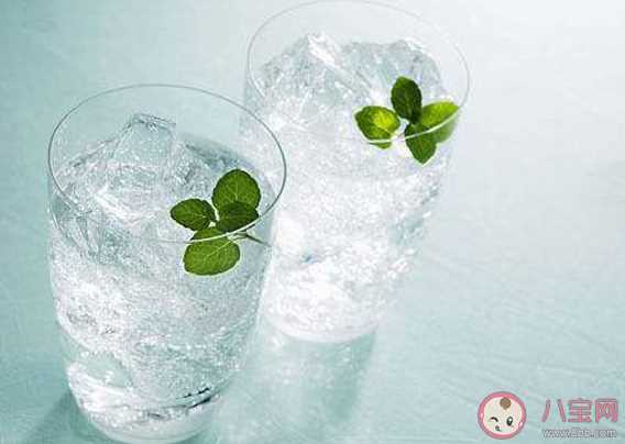 夏天喝冰水对身体的害处有哪些 天喝冰水会加重湿气吗