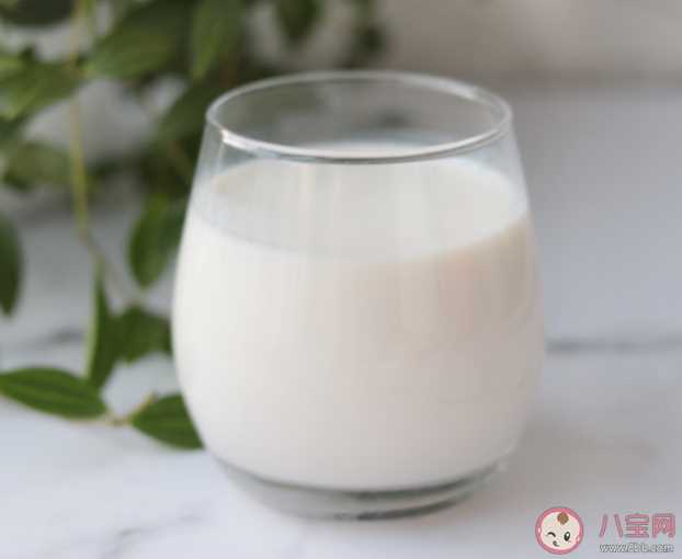 喝奶不适是蛋白质的原因吗 乳糖不耐受就不能喝牛奶吗