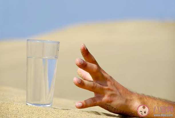 4个标准判断身体是否缺水 身体缺水了该怎么办