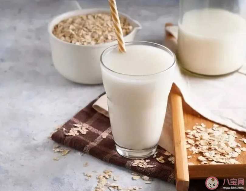 燕麦奶和牛奶选择哪个更好 早餐喝燕麦奶还是牛奶
