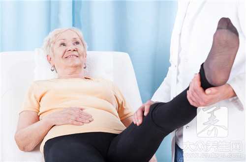 中老年人腿抽筋是什么原因引起的