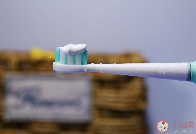 什么情况下不建议用电动牙刷 选电动牙刷要参考哪几点