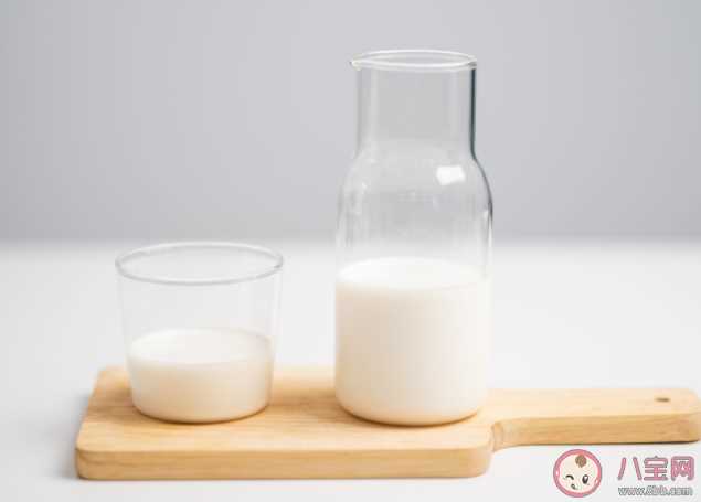 牛奶带袋煮容易铝中毒吗 牛奶加热后营养会不会流失