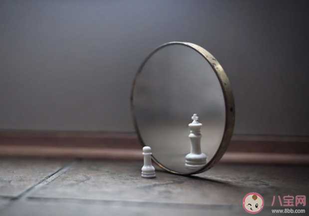 为什么很多人路过镜子都会忍不住照一下 镜子和原相