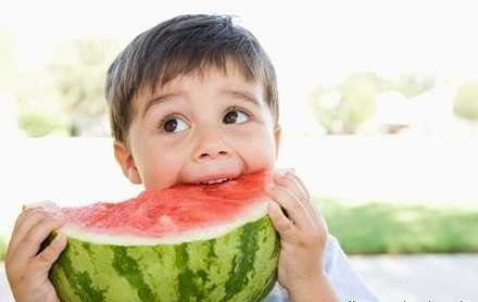 多大宝宝可以吃西瓜 1岁半之前不宜吃西瓜
