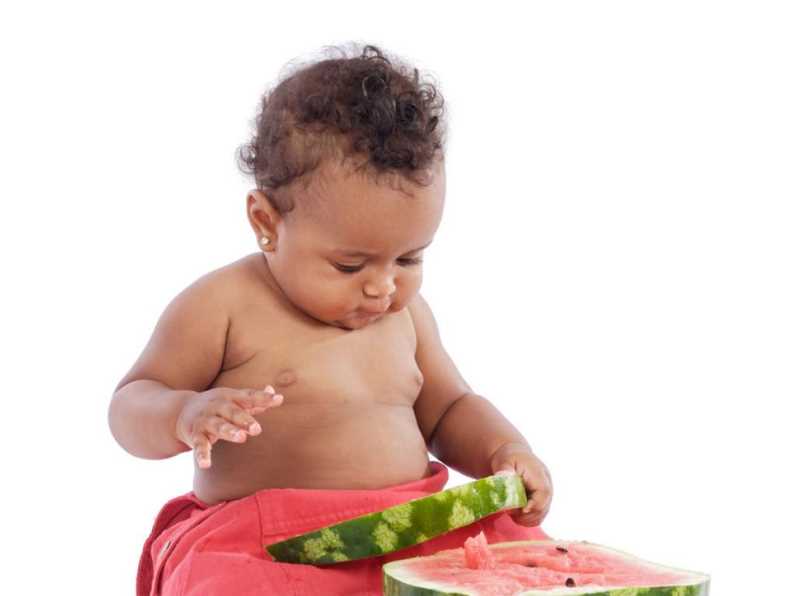 3岁宝宝爱吃水果怎么吃好 怎么正确的给孩子吃水果2018