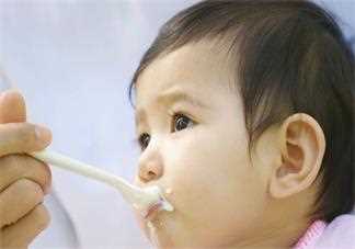 新妈妈吃哪些食物宝宝容易长湿疹 宝宝长湿疹妈妈不