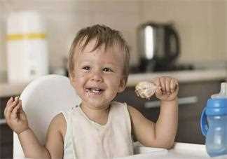 孩子吃配方奶不容易醒是什么原因 孩子吃母乳容易醒