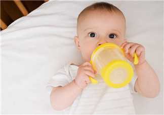 母乳和配方奶能混在一起喂宝