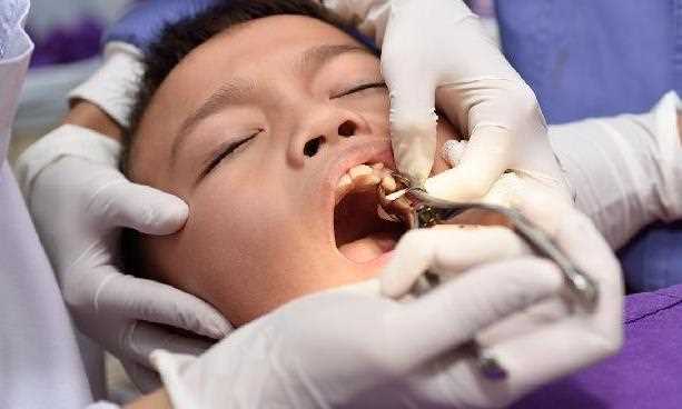 牙髓炎早期有哪些症状 疼痛敏感牙龈出血松动口臭